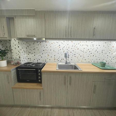 Trainstation Apartment In Солун Екстериор снимка