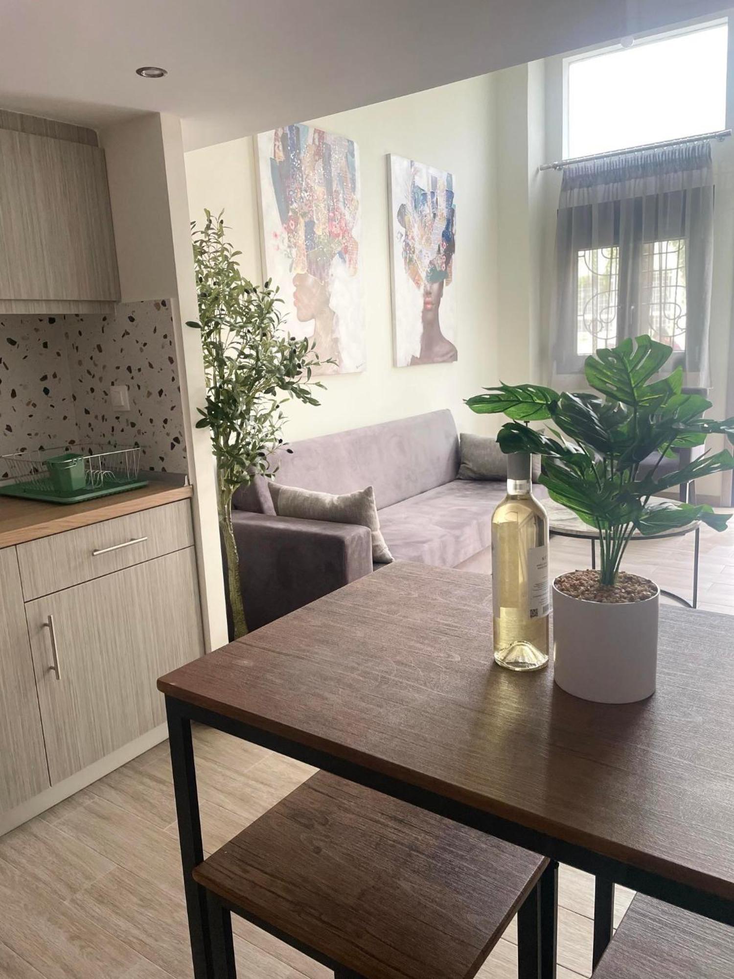 Trainstation Apartment In Солун Екстериор снимка